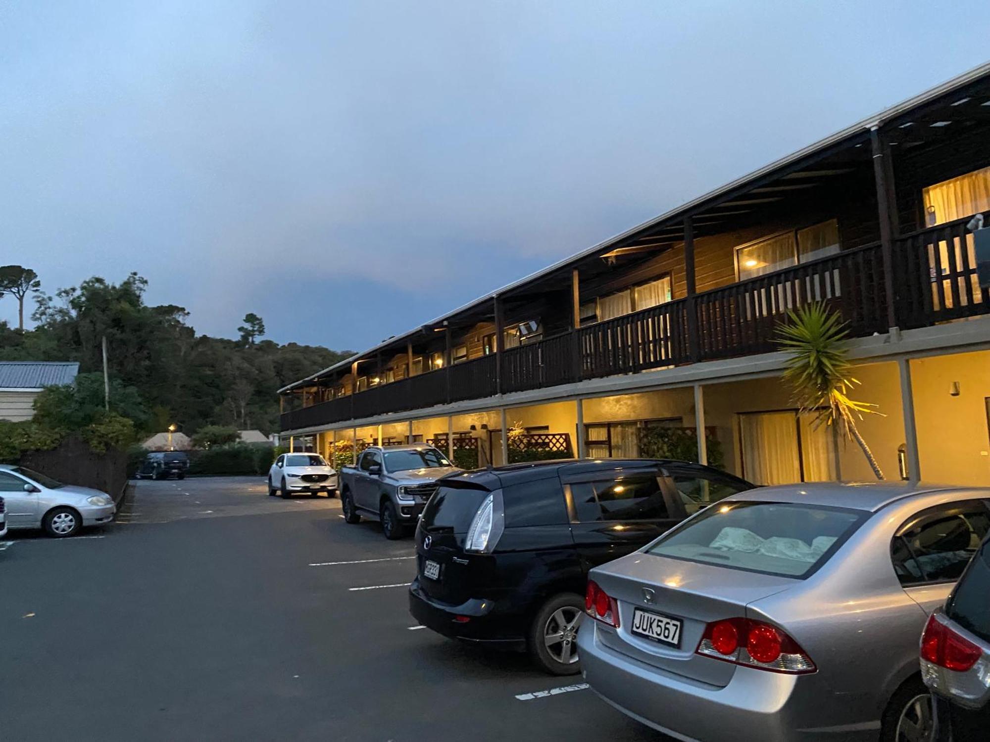 Commodore Motel Dunedin Exterior photo