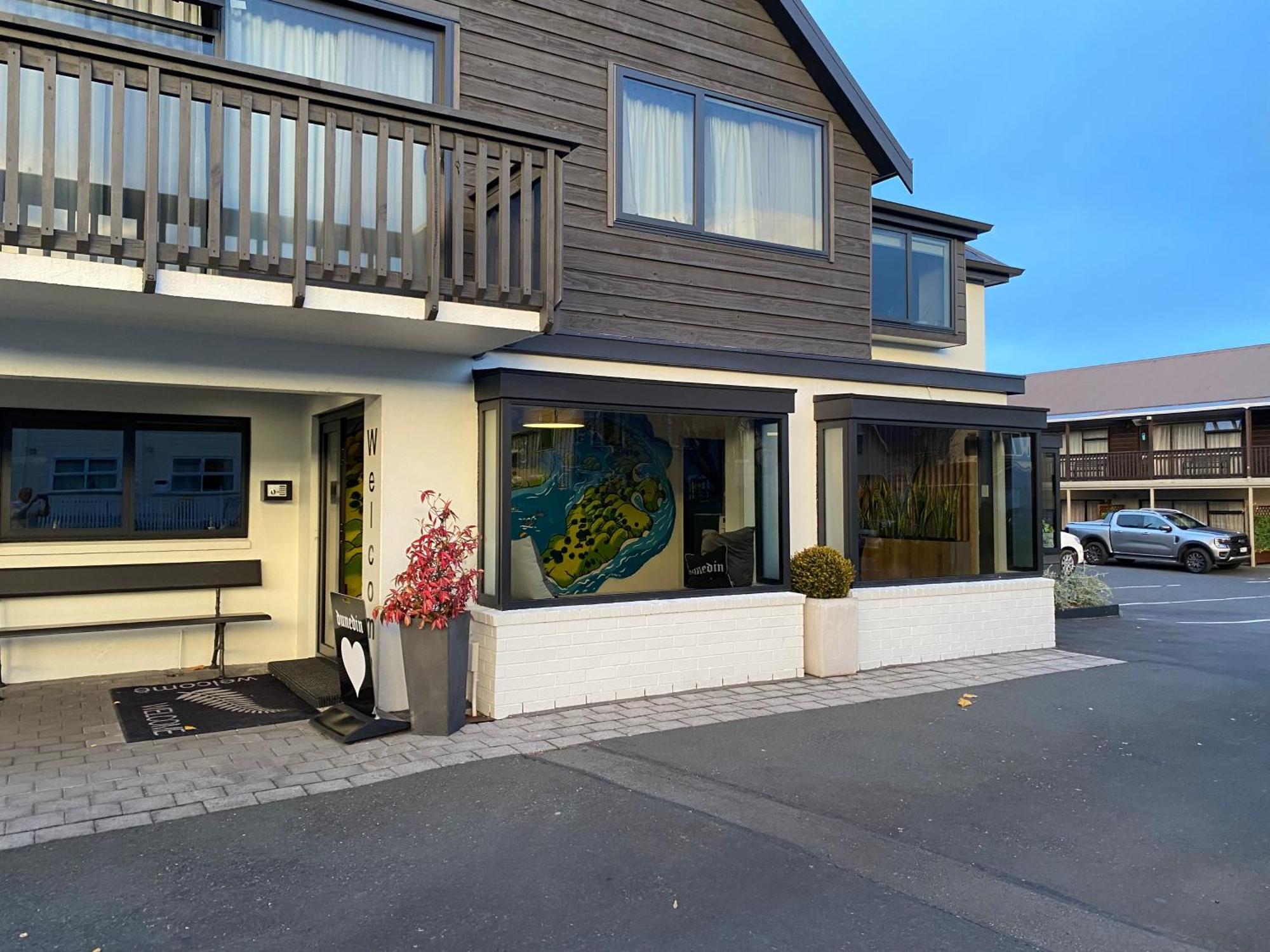 Commodore Motel Dunedin Exterior photo