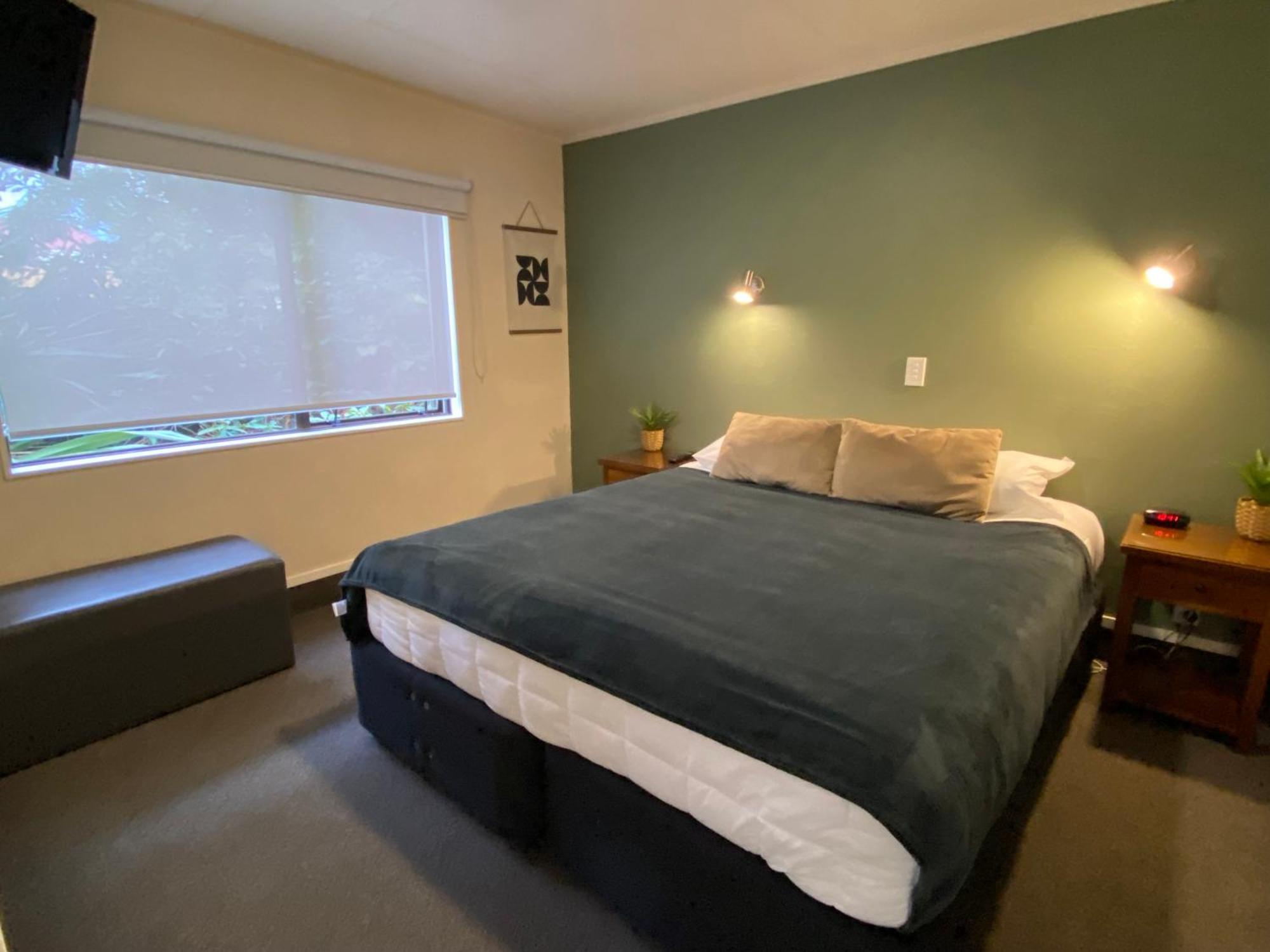 Commodore Motel Dunedin Exterior photo